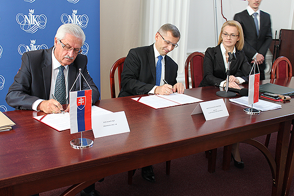 Signing the renewed agreement on cooperation