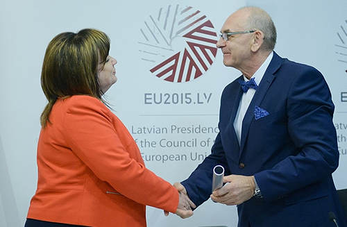 President of SAI SR Karol Mitrík took over the Contact Committee of the Heads of SAIs and ECA´s Chair for 2016 from the Auditor General of Latvia Elita Krumina  at the Contact Committee meeting in Riga in June 2015