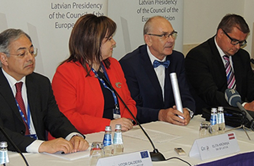 After the Contact Committee meeting, the SAI of Slovakia President Karol Mitrík along the SAI of Latvia Auditor General Elita Krumina and the European Court of Auditors Vítor Caldeira took part at a press conference for the local media