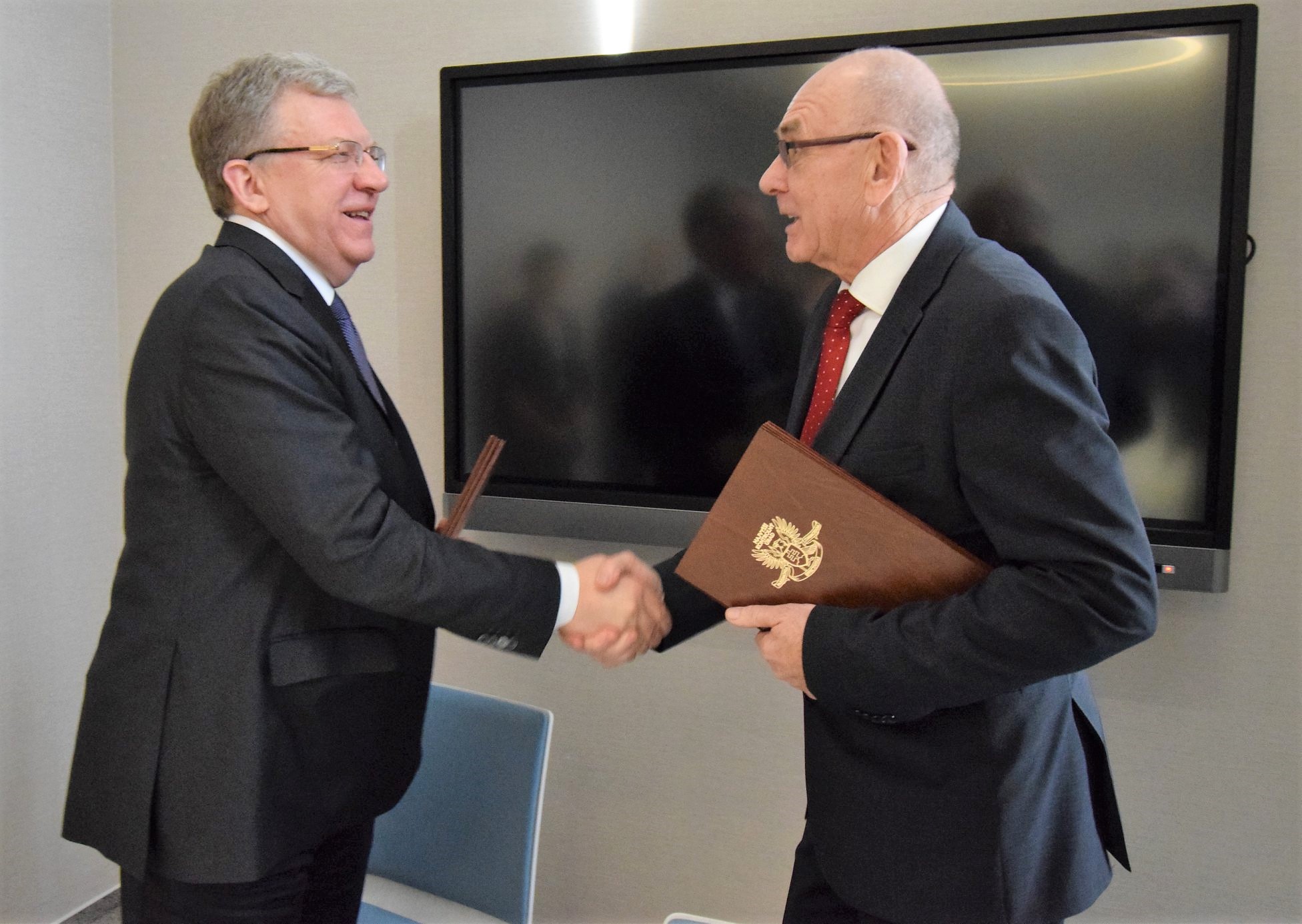 In the picture - From the right - President of the Supreme Audit Office of the Slovak Republic (SAO SR) Karol Mitrík and Chairman of the Accounts Chamber of the Russian Federation (ACRF) Aleksei Kudrin JPG (454 kB)