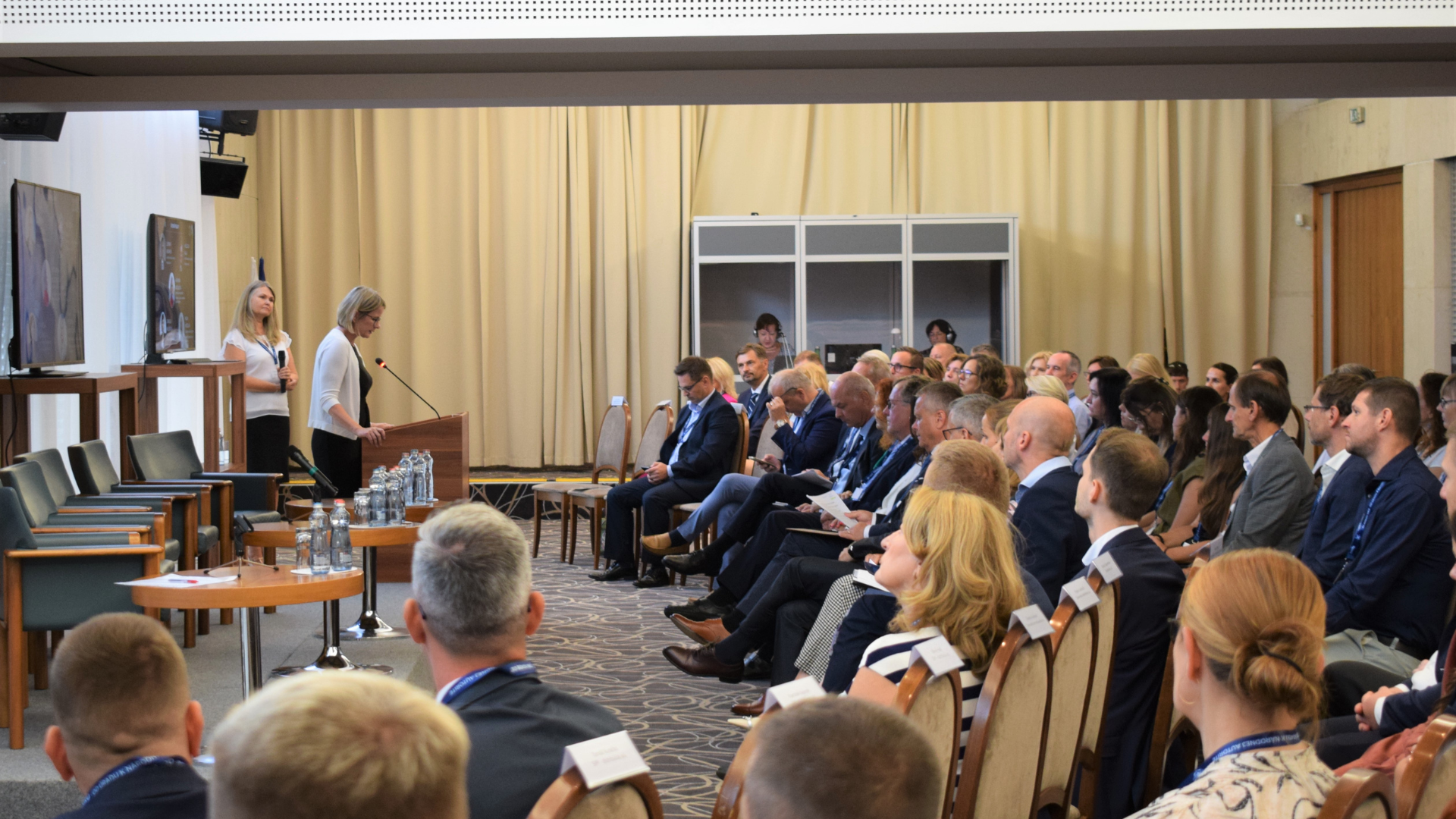 Foto: Príhovor členky Európskeho dvora audítorov Kataríny Kaszasovej počas ESG konferencie.